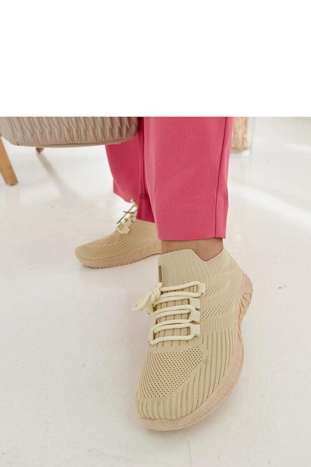   Beżowe materiałowe sneakersy Ornella - Solea 