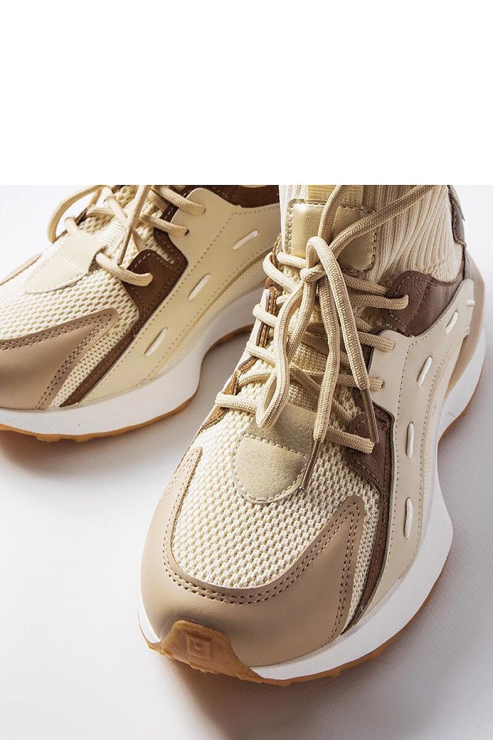   Beżowe sportowe sneakersy materiałowe Begins - Solea 