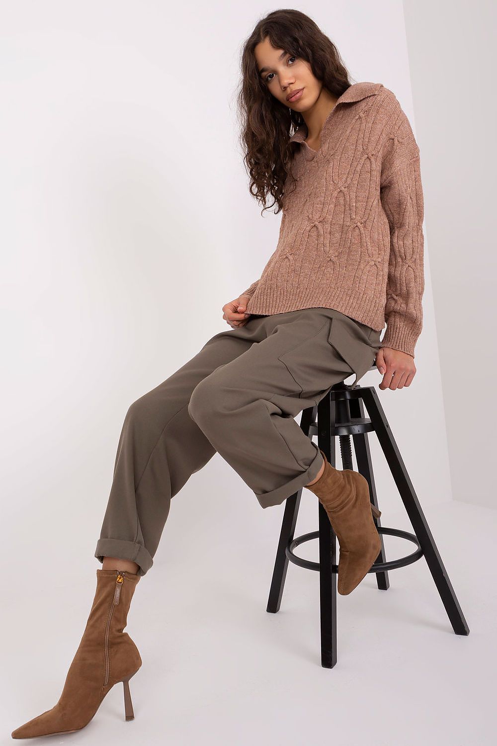  Sweter Damski Model AT-SW-2349-2.96 Brown - AT 