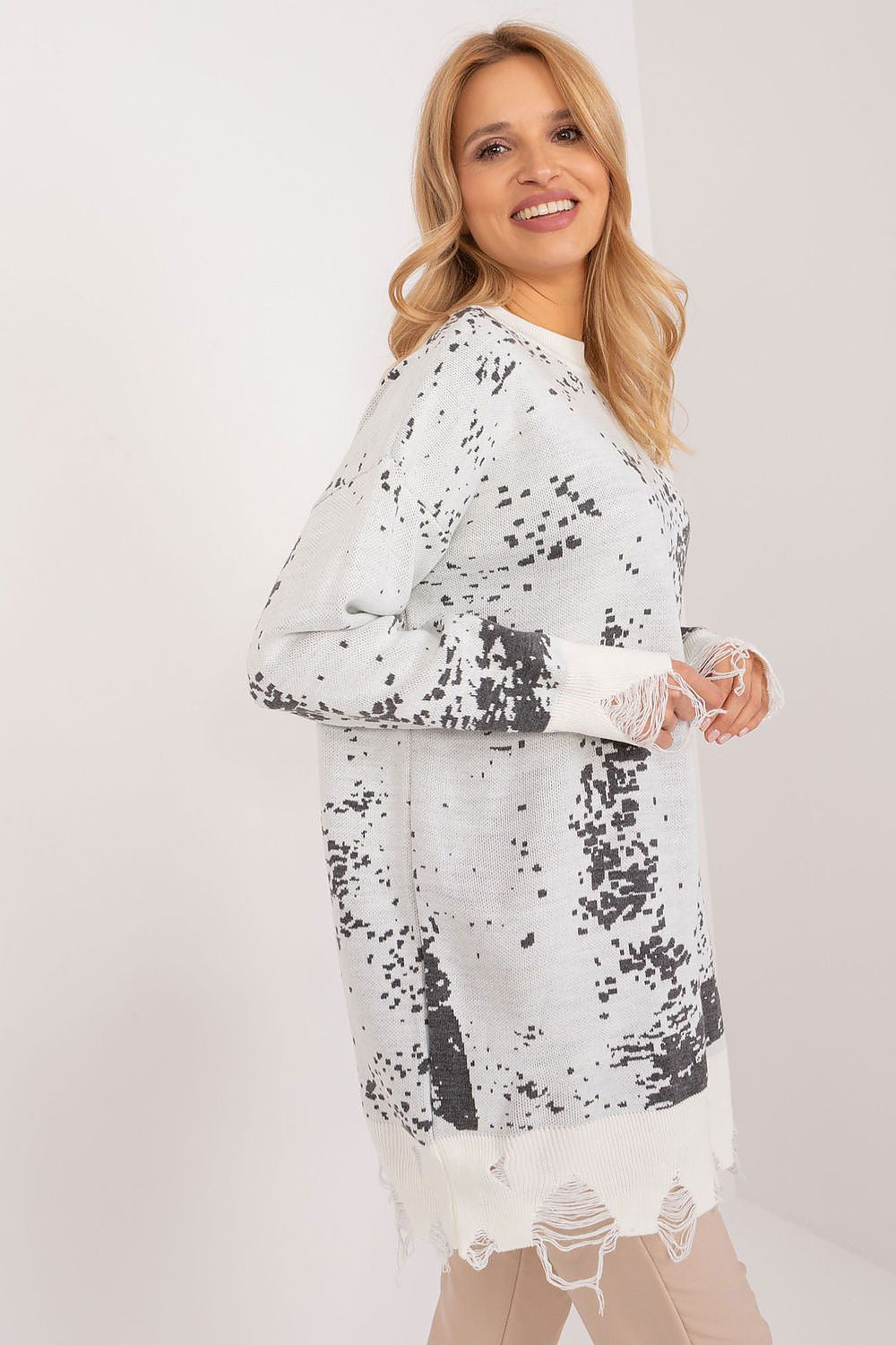   Sweter Damski Model BA-SW-14106.94 Ecru - Badu 