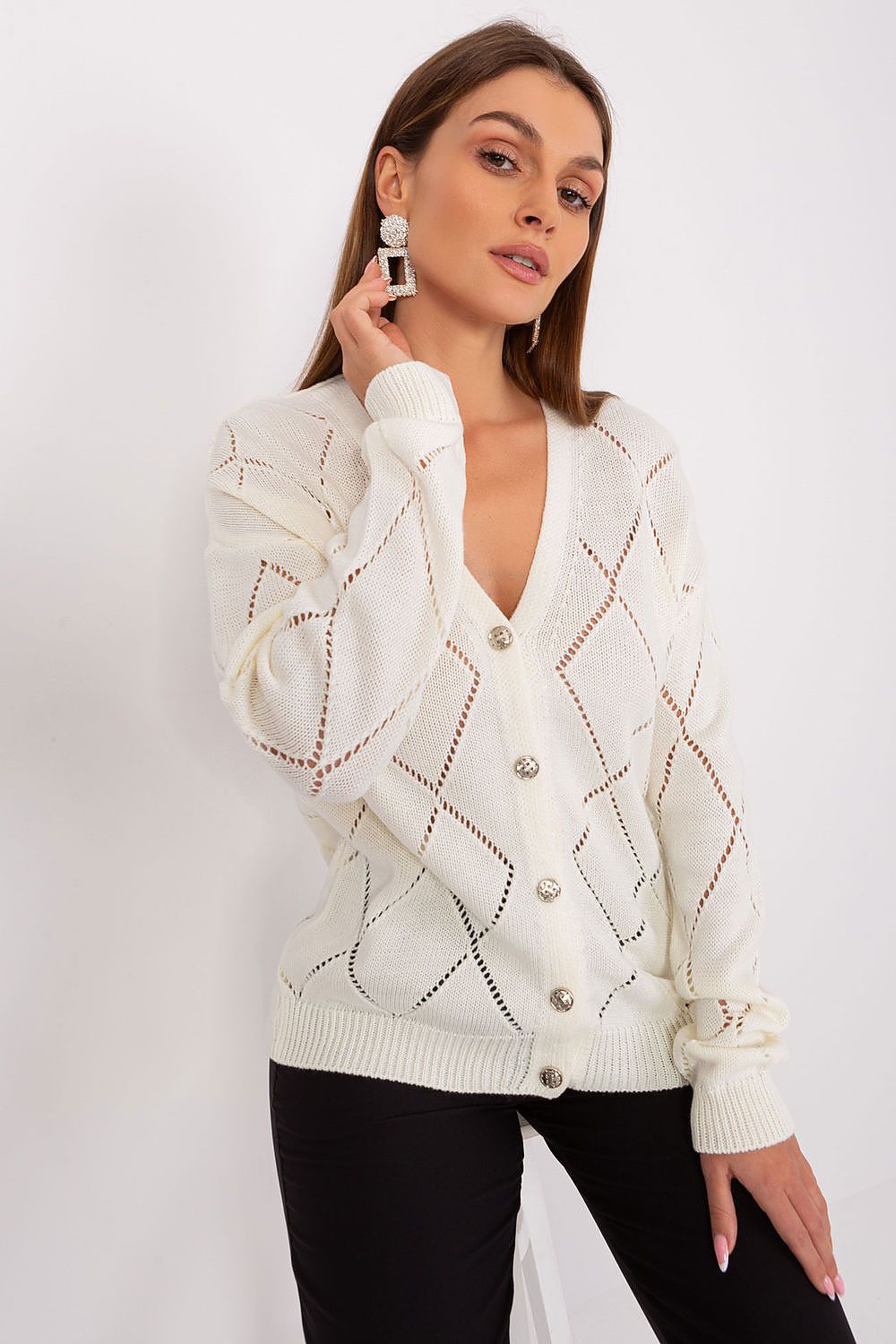  Sweter Damski Model LC-SW-A10-1.23X Ecru - Rue Paris 
