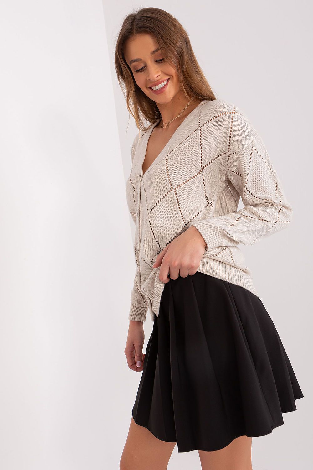  Sweter Damski Model LC-SW-A10-1.23X Beige - Rue Paris 
