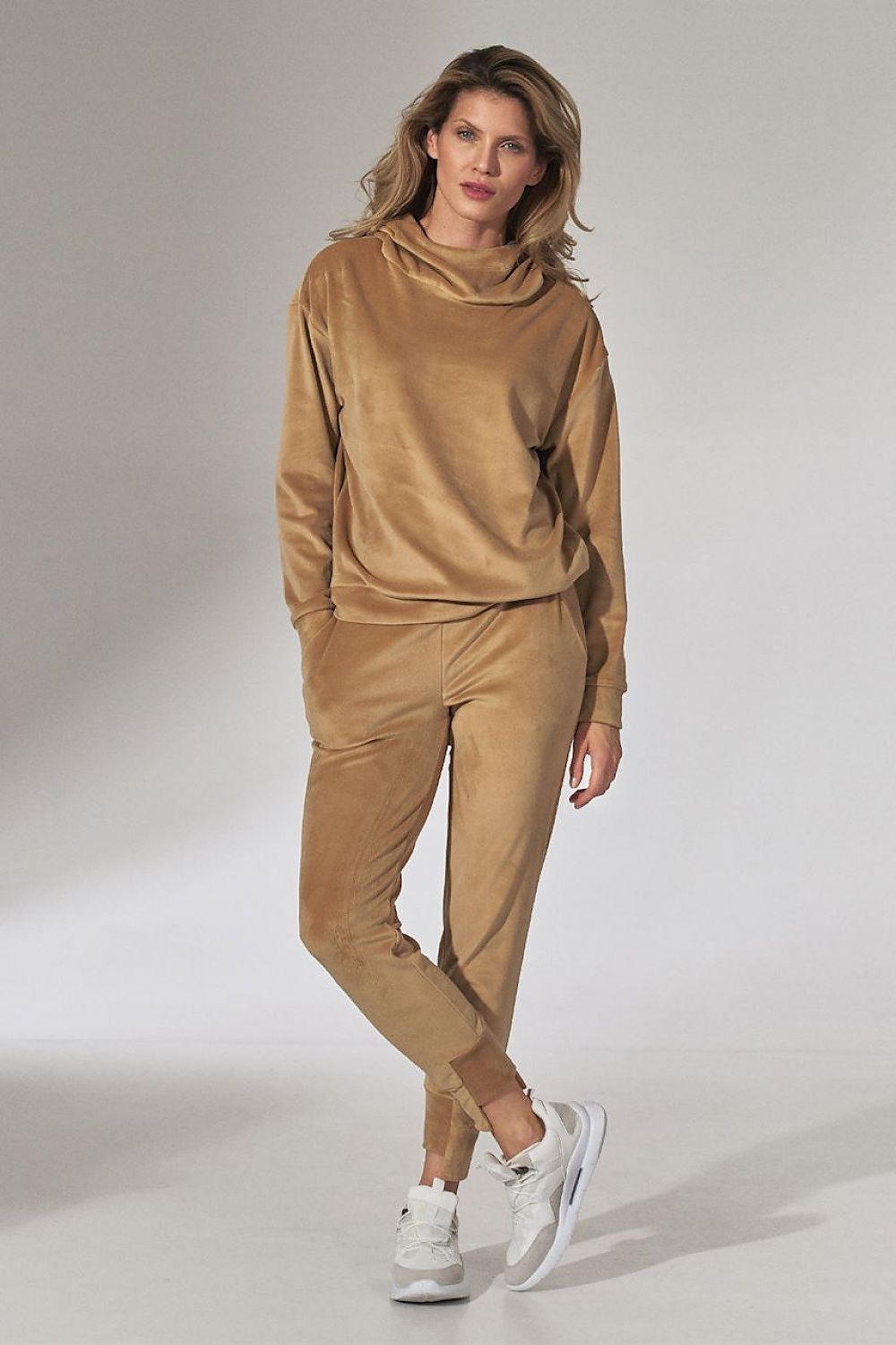   Spodnie Dresowe Model M746 Beige - Figl 