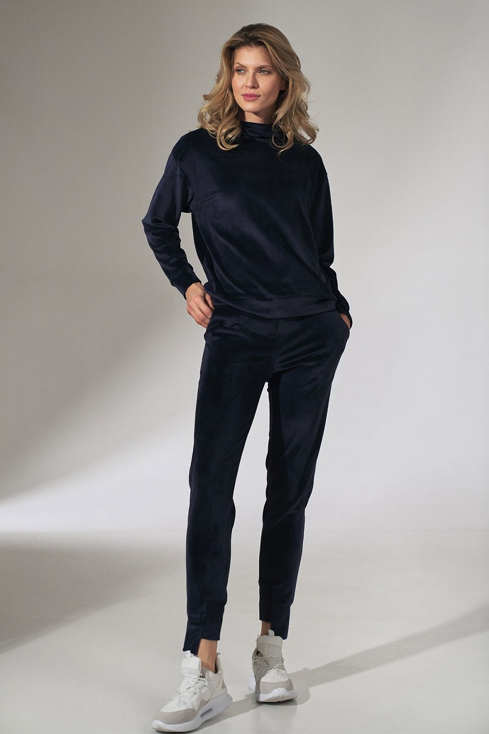   Spodnie Dresowe Model M746 Navy - Figl 