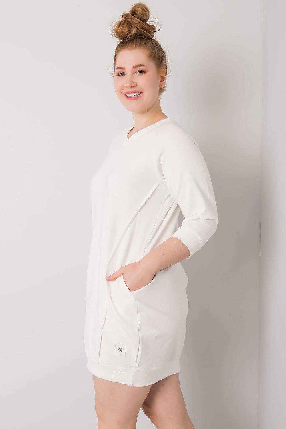   Sukienka Model RV-SK-6847.59P Ecru - Relevance 