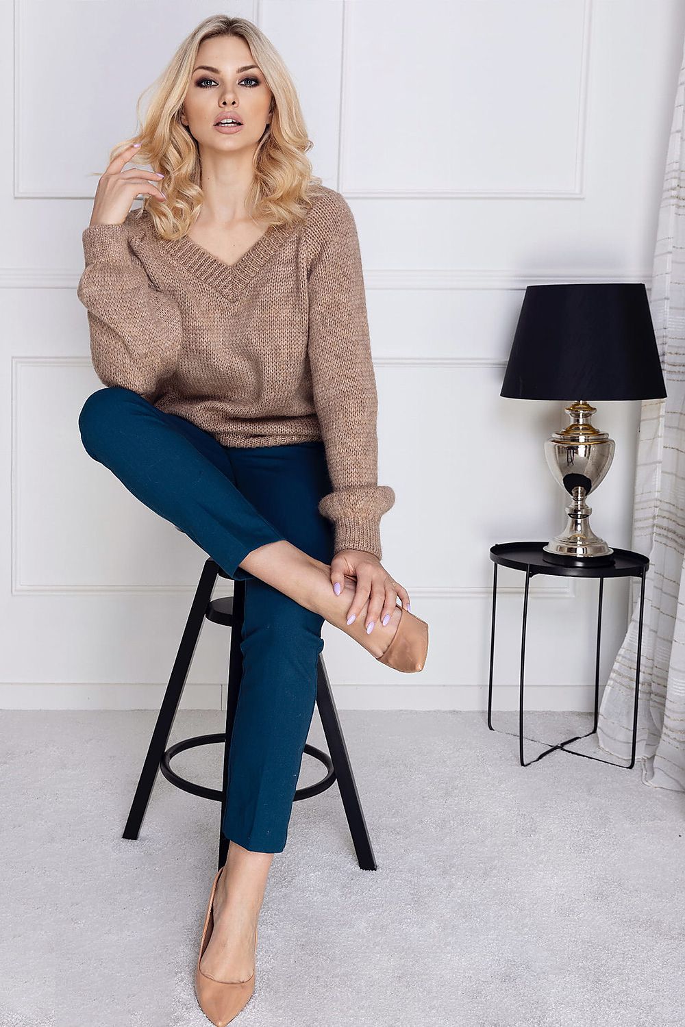   Sweter Damski Model 30083 Cappuccino - PeeKaBoo 