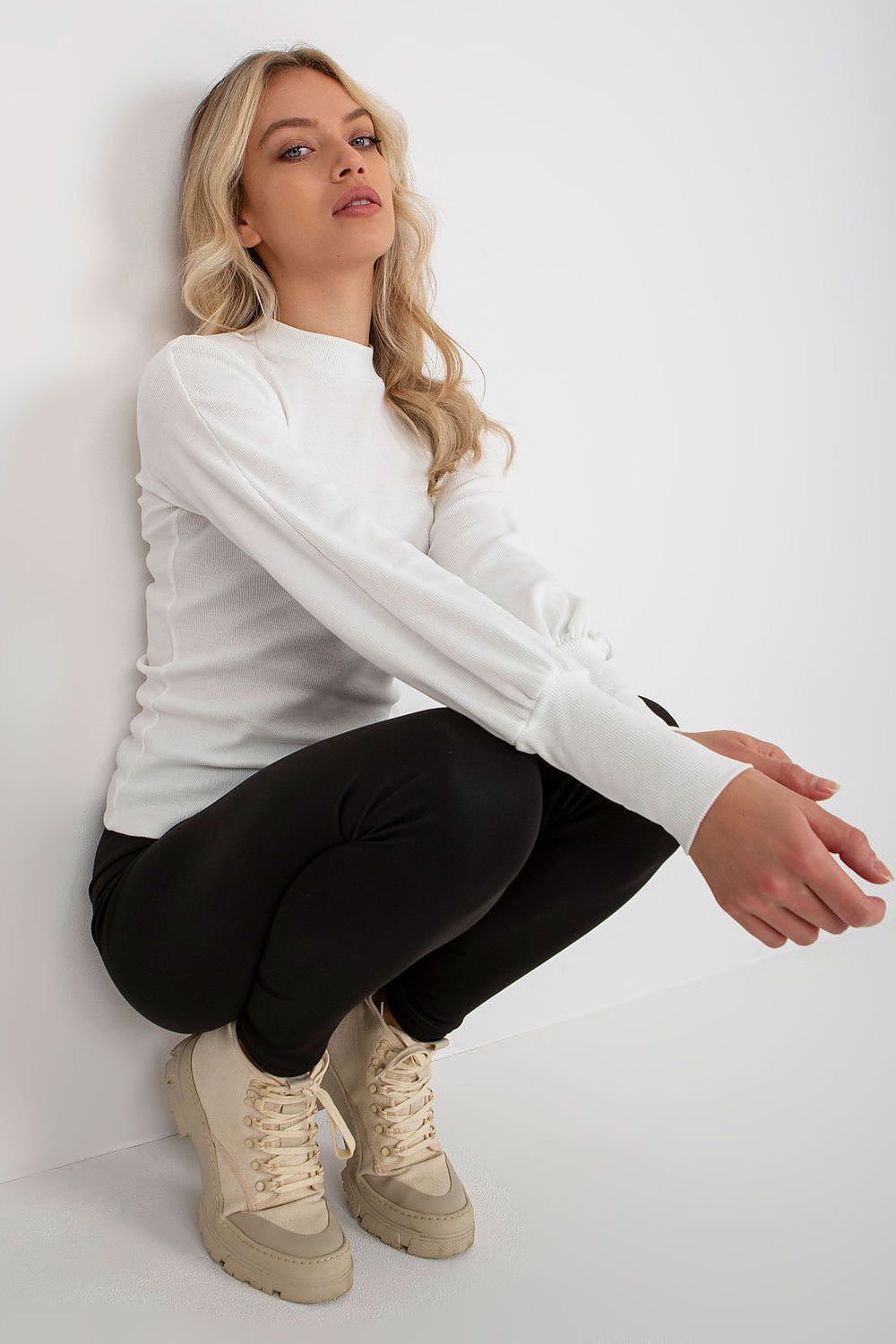  Bluzka Model RV-BZ-5223.15 White - Rue Paris 