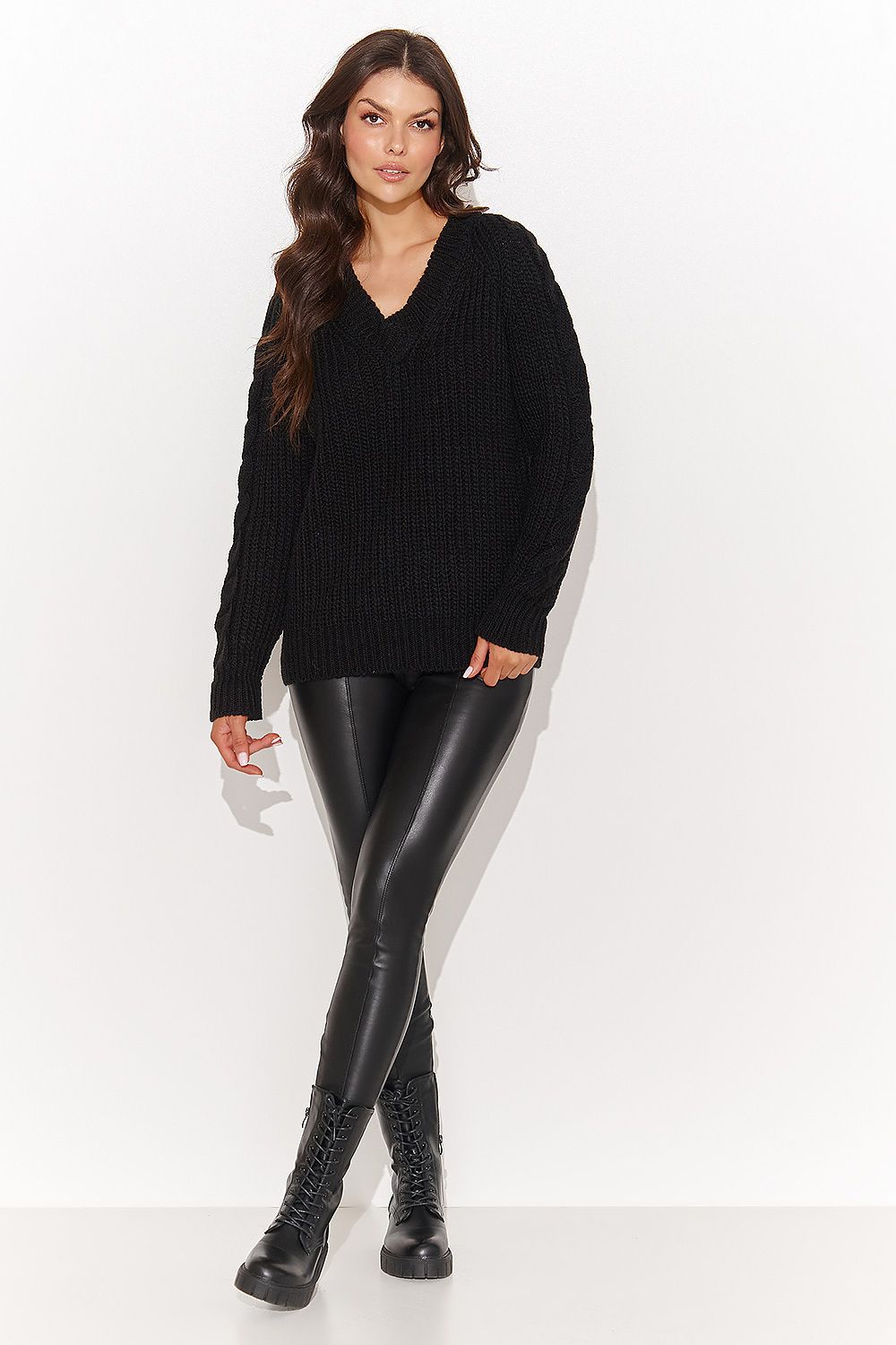   Sweter Damski Model NU_S97 Black - Numinou 